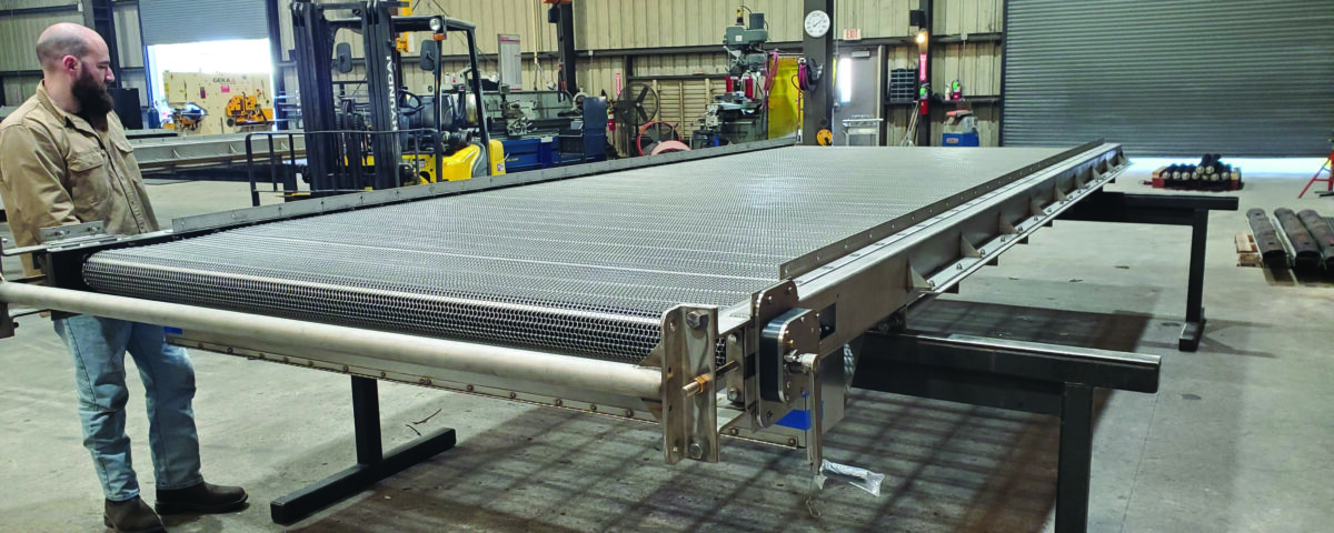Custom traveling cooling tower sump screen