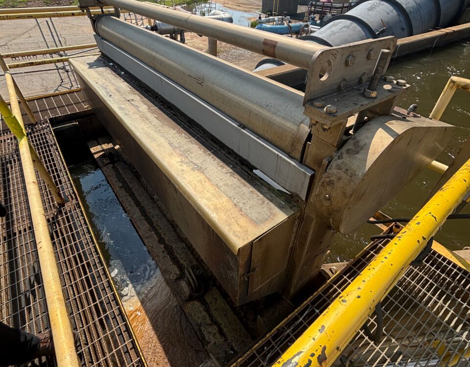 Industrial cooling tower water intake screening system